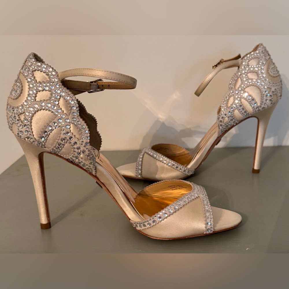 Badgley Mischka Roxy Heel Sz 7.5 Women’s Pink Satin Bridal Crystal Embellished
